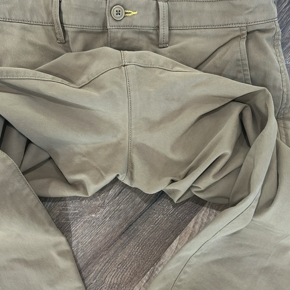 LL Bean Khakis men’s pants standard fit size 33W x 29 in 72% cotton - Picture 9 of 13